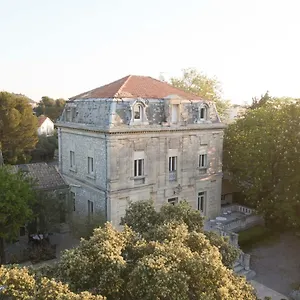 Logis Résidence Les Cèdres *** Villeneuve-lès-Avignon